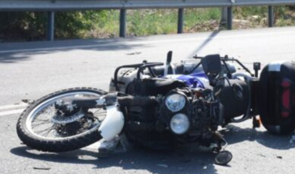 Τροχαίο ατύχημα στο Αιτωλικό με δύο τραυματίες: Αδέσποτα σκυλιά πετάχτηκαν στον δρόμο