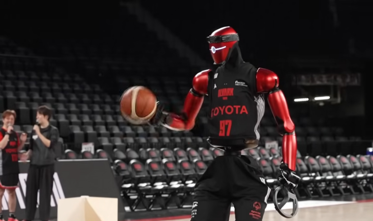 Ανθρωποειδές γίγας εντυπωσιάζει με τις… μπασκετικές του ικανότητες (βίντεο)