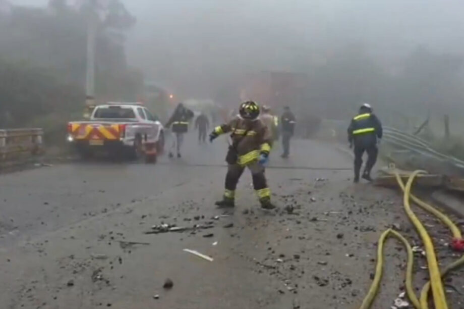 Ισημερινός: Σφοδρό δυστύχημα λεωφορείου με τουλάχιστον 14 νεκρούς και 29 τραυματίες (βίντεο)