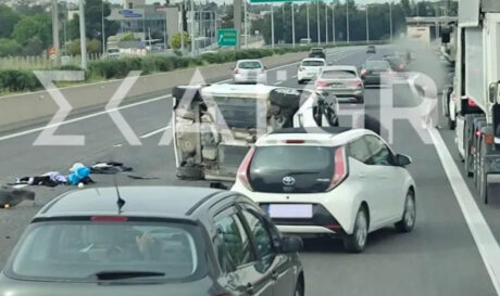 Βαρυμπόμπη: Δύο τραυματίες από ανατροπή αυτοκινήτου στο ρεύμα εισόδου της Εθνικής Οδού Αθηνών - Λαμίας