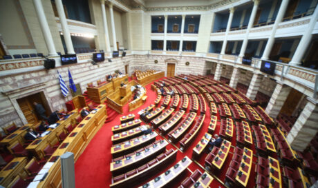 Βουλή άδεια πλάι ΝΕΟ