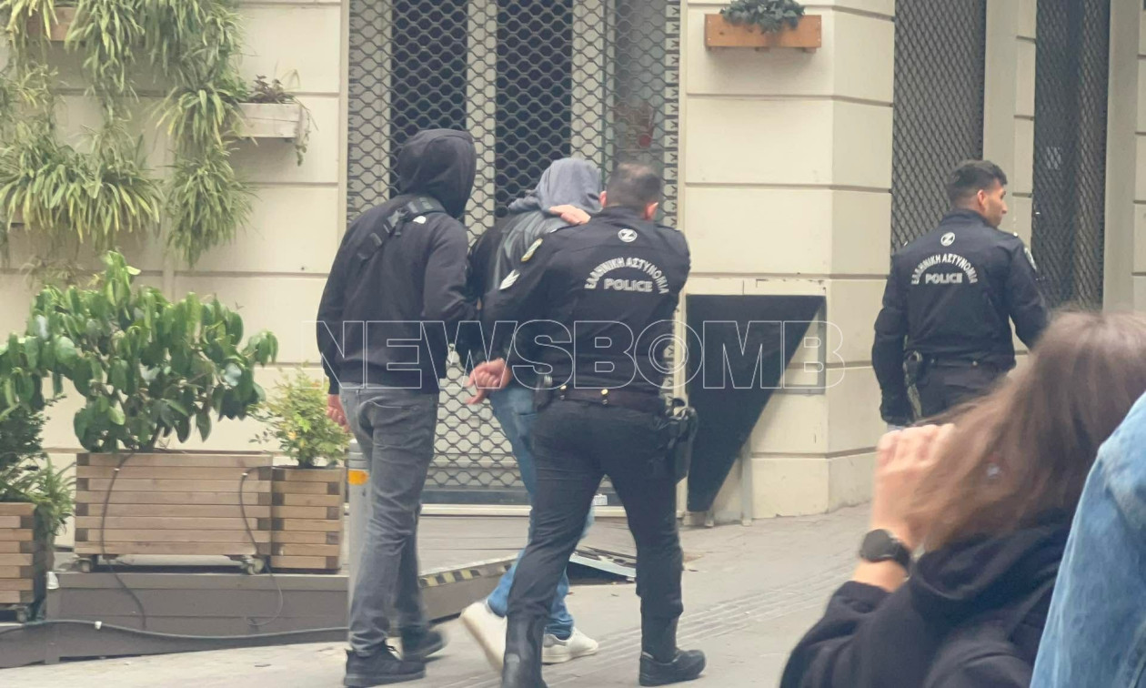 Θρίλερ στο κέντρο της Αθήνας με νεκρή γυναίκα: Αυτός είναι ο ύποπτος που προσήχθη για την υπόθεση (φώτο)