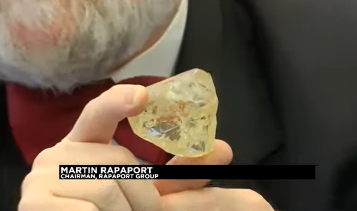 Δύο έφηβοι ανακάλυψαν διαμάντι 709 καρατίων αξίας πάνω από 5 εκατ. ευρώ και πήραν μόλις 67.000