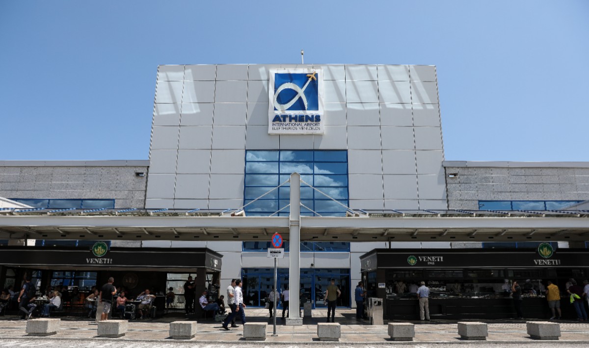 Συνελήφθησαν δύο αλλοδαποί στο αεροδρόμιο «Ελευθέριος Βενιζέλος»: Είχαν μαζί τους 1.320 λαθραία τσιγάρα