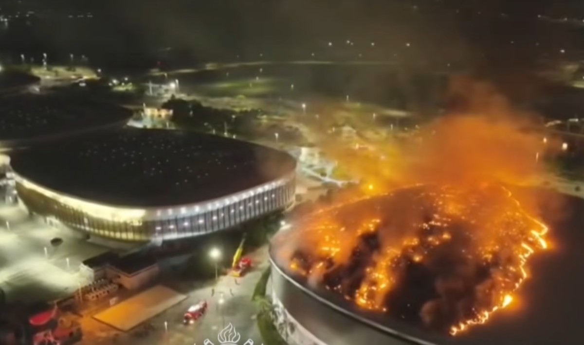 Τεράστια φωτιά στο Ολυμπιακό ποδηλατοδρόμιο του Ρίο ντε Τζανέιρο – Κάηκε ολοσχερώς η οροφή (Βίντεο)