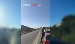 Σε απόγνωση οι οδηγοί σε τμήμα του ΒΟΑΚ στον Άγιο Νικόλαο: Κατεβαίνουν από τα οχήματά τους λόγω κίνησης – Δείτε φωτογραφία