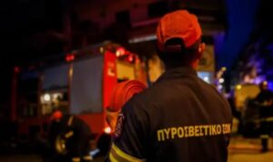 Φωτιά σε διαμέρισμα στου Ρέντη – Δύο άτομα στο νοσοκομείο