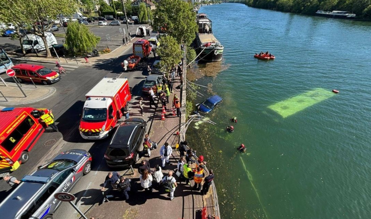 Γαλλία: Λεωφορείο έπεσε στον ποταμό Σηκουάνα – Μεγάλη επιχείρηση διάσωσης (βίντεο)
