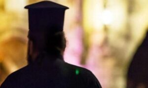 Σοβαρό περιστατικό μέσα σε εκκλησία – Ιερέας και εν αργία επίσκοπος πιάστηκαν στα χέρια