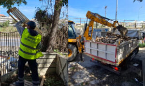 Τρέχουν να προλάβουν τα χειρότερα στο Ηράκλειο: «Ξηλώνουν» τις φουνάρες για τον Ιούδα – Δείτε φωτογραφίες