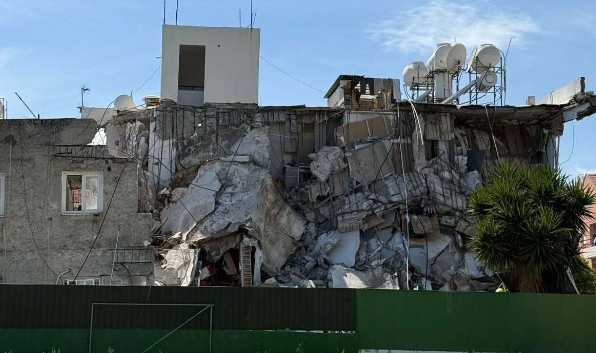 Κατάρρευση πολυκατοικίας: Συγκλονίζει μαρτυρία γείτονα- «Γυρίσαμε και είδαμε ένα μπαλκόνι να πέφτει»