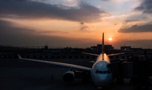 Αναστάτωση στο αεροδρόμιο Ηρακλείου: Στο νοσοκομείο δύο μαθητές μετά την προσγείωση πτήσης