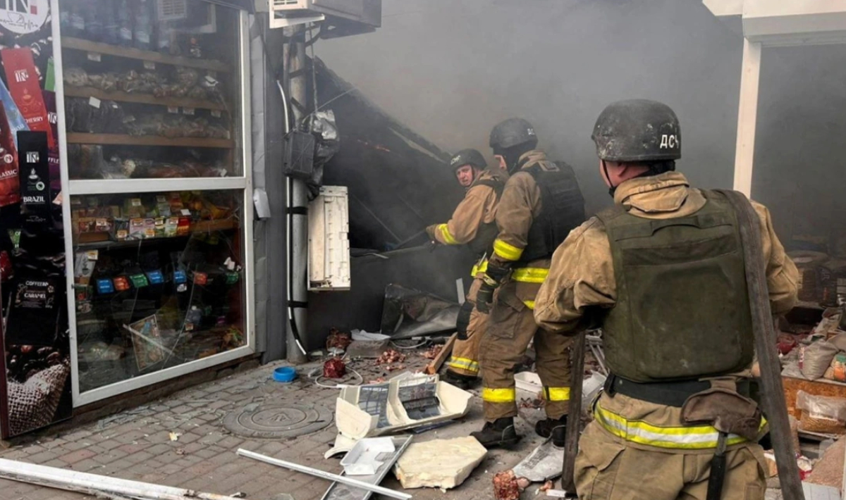 Έξι νεκροί και δεκάδες τραυματίες από ρωσικά πλήγματα σε Νικόπολ και Χερσώνα στην Ουκρανία