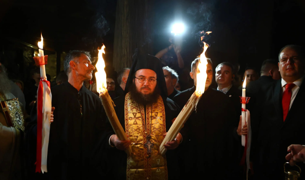 Το Άγιο Φως στο Μετόχι του Παναγίου Τάφου και σε 18 προορισμούς – ΦΩΤΟ και ΒΙΝΤΕΟ