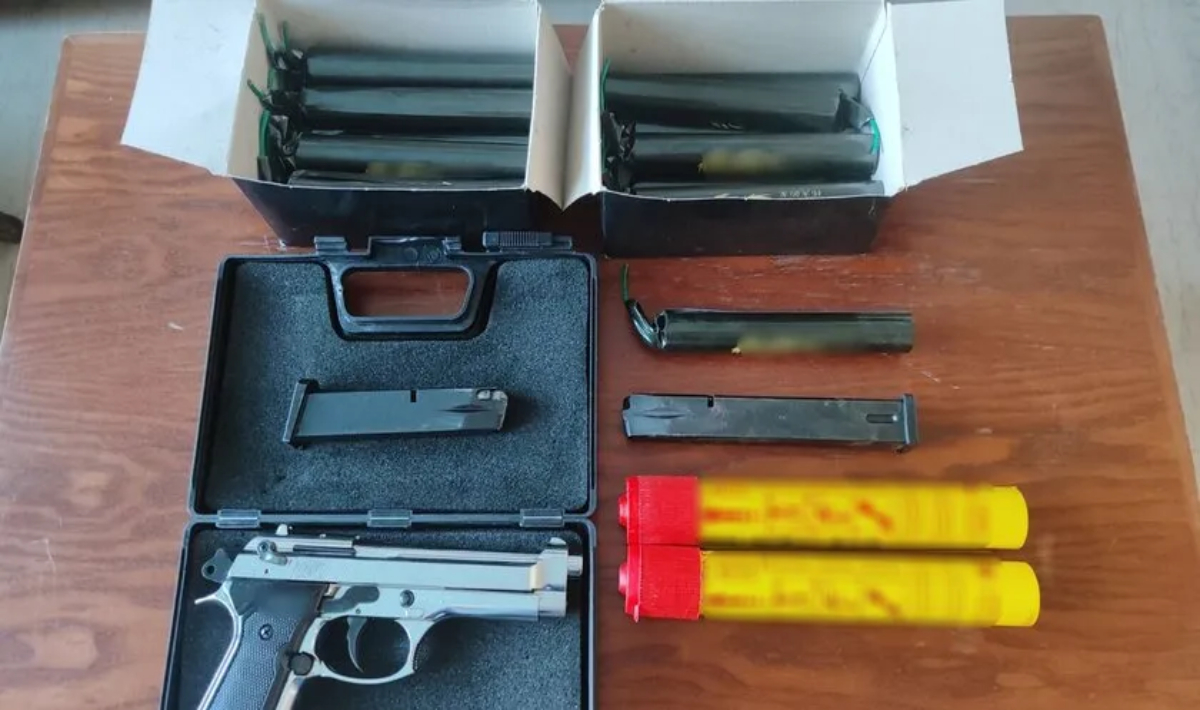 Ηράκλειο: Συνελήφθη ανήλικος για βεγγαλικά και όπλα