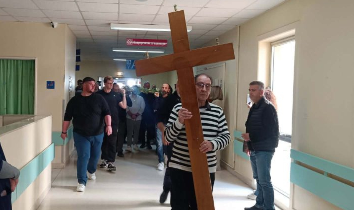 ΠΑΓΝΗ: Σε κλίμα συγκίνησης η περιφορά του Επιταφίου