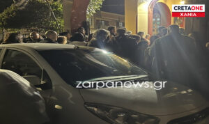 Χανιά: Αυτοκίνητο εμπόδισε την είσοδο εκκλησίας ανήμερα της Ανάστασης – Παρά λίγο να μπει μέσα