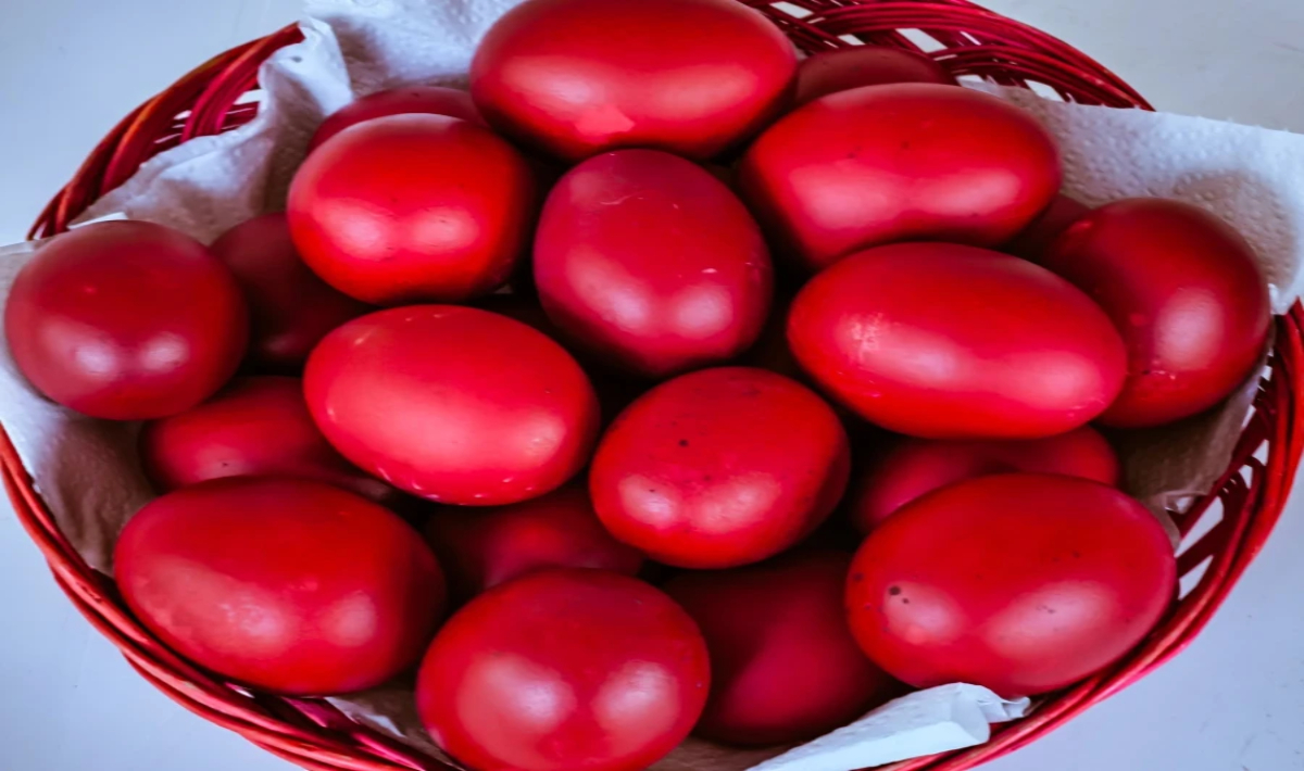 Γιατί τσουγκρίζουμε κόκκινα αυγά το Πάσχα