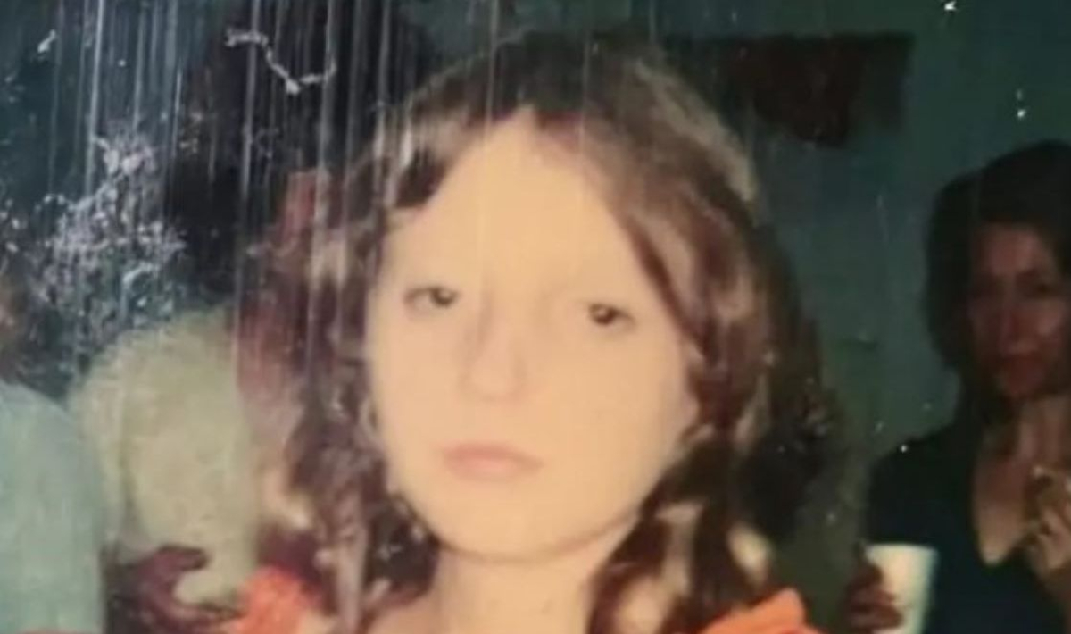 ΗΠΑ: Podcast έλυσε ανεξιχνίαστη δολοφονία 16χρονης 44 χρόνια μετά – Συλλήψεις από την αστυνομία