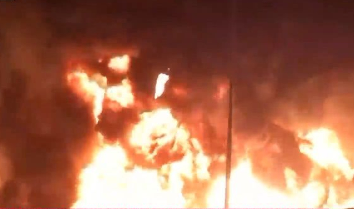 Ηράκλειο: Ανήλικοι με μολότοφ έξω από εκκλησία – «Κάνουν τεράστιες φωτιές» (βίντεο)