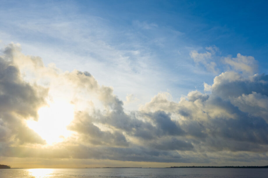 ΚΑΙΡΟΣ ΗΛΙΟΦΑΝΕΙΑ ΜΕ ΣΥΝΝΕΦΑ