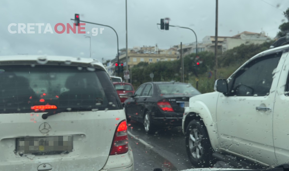 Στο «κόκκινο» η κίνηση στην Ηρακλείου – Μοιρών (φωτογραφίες)