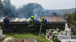 Συναγερμός στα Ιωάννινα: Ξέσπασε φωτιά σε νεκροταφείο – «Στάχτη» το οστεοφυλάκιο