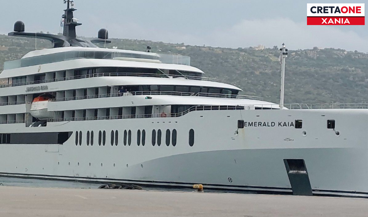 Χανιά: Εντυπωσιακή άφιξη στο λιμάνι της Σούδας για το υπερπολυτελές Emerald Kaia (φώτο)