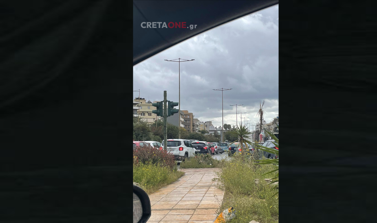 Σαββατιάτικο τεστ υπομονής στη Λ. Κνωσσού – Έβρεξε και «κόλλησε» η πόλη (φωτογραφίες)