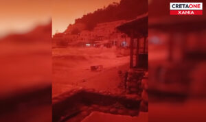 Λουτρό… με 10 μποφόρ και αφρικανική σκόνη – Δείτε το βίντεο