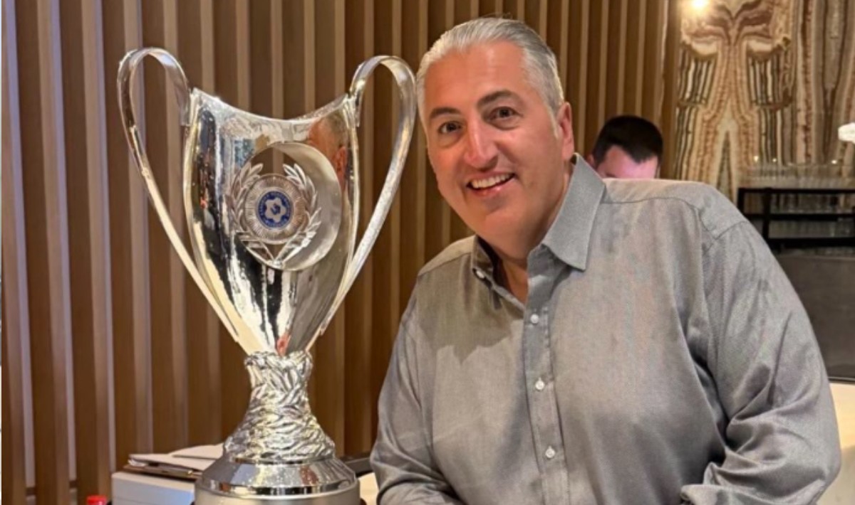 Με την κούπα ο Μιχάλης Μπούσης