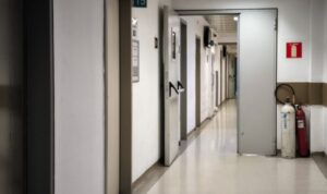 Πύργος: Δίχρονος ήπιε χλωρίνη – Ο παππούς τον άρπαξε από το νοσοκομείο και συνελήφθη