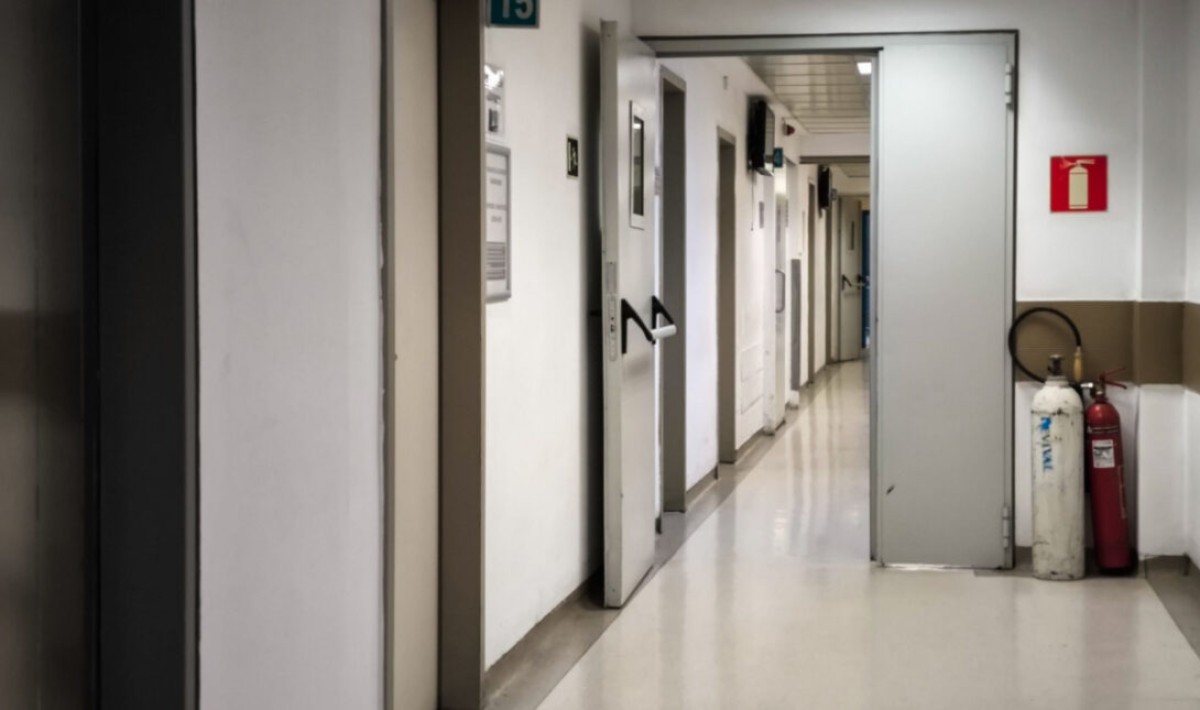 Βόλος: Μάχη για να κρατηθεί στη ζωή δίνει o 58χρονος χειριστής που καταπλακώθηκε από εκσκαφέα