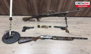 Ρέθυμνο: 68χρονος είχε κάνει το σπίτι του οπλοστάσιο – Συνελήφθη για όπλα και… αρχαιότητες