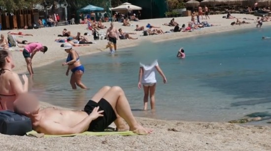 Εικόνες καλοκαιριού στην Αττική: Έγιναν οι πρώτες βουτιές για τους Αθηναίους – Πού «άγγιξε» 30αρι η θερμοκρασία