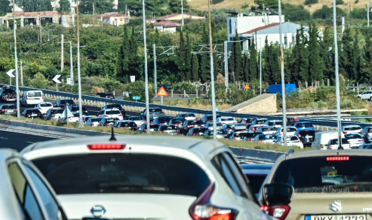 Επιστροφή εκδρομέων Πάσχα: «Βουλιάζουν» από κίνηση Αθηνών – Κορίνθου και Αθηνών – Λαμίας