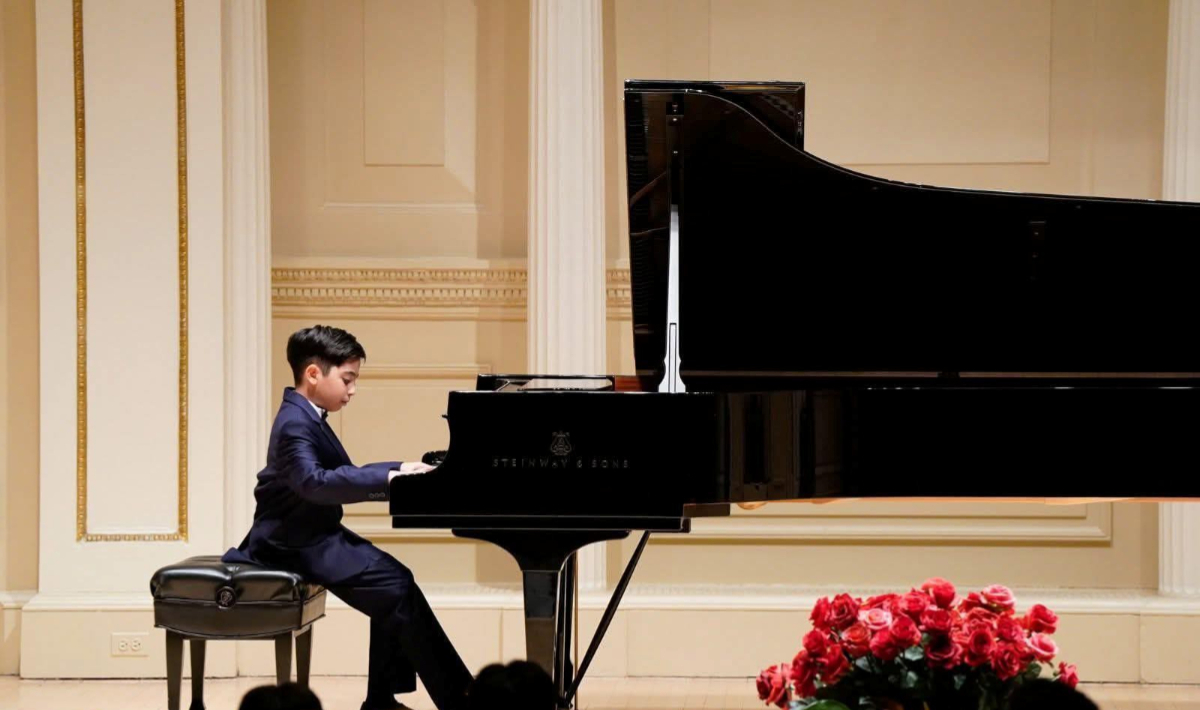Εντυπωσίασε το κοινό της Κρήτης ο 10χρονος πιανίστας Εμμανουήλ Κουτσάκης μέλος της ΣΟΝΕ