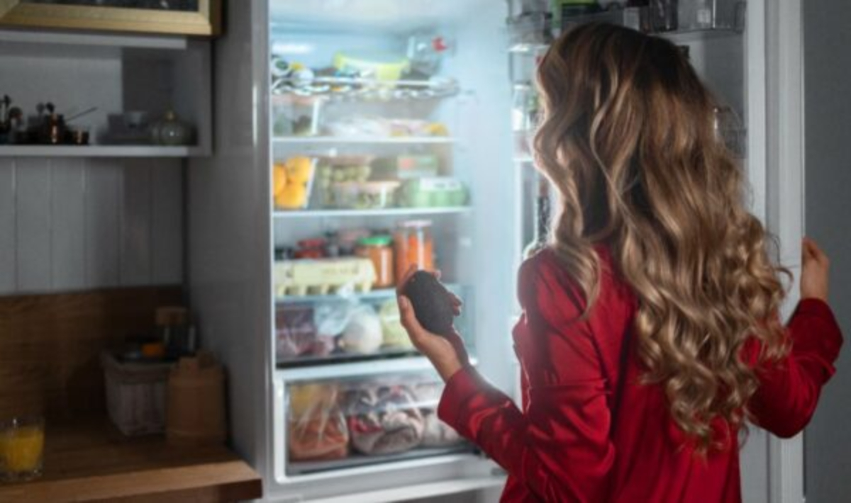 Αυτό είναι το μυστικό για να μοσχοβολά το ψυγείο σας!