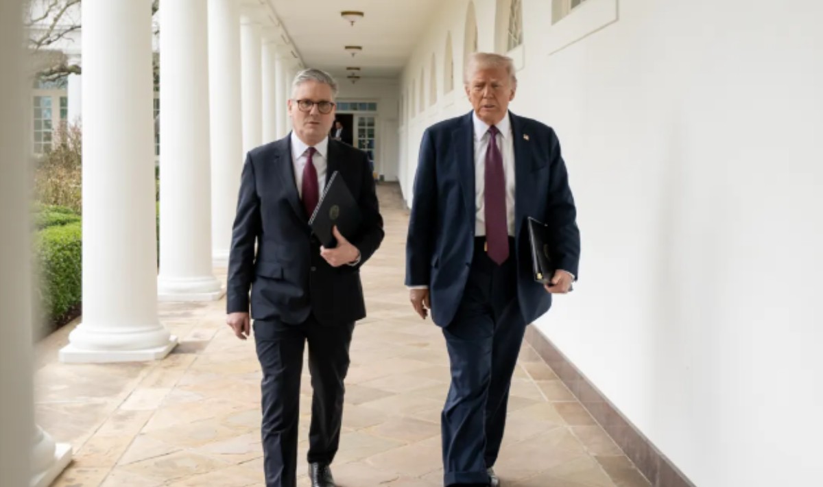 Σταρμερ: «Δεν θα υποκύψω στις απειλές Τραμπ – Δεν θα μας παρασύρουν στον πόλεμο»