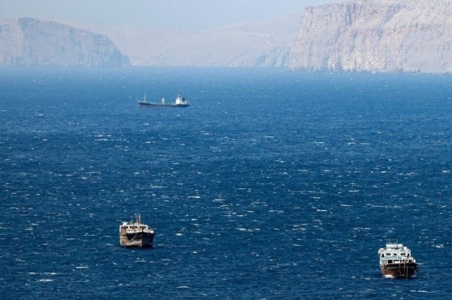 ΠΛΟΙΟ ΠΛΟΙΑ ΣΤΕΝΑ ΟΡΜΟΥΖ