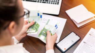 ΧΡΗΜΑΤΑ ΣΥΝΤΑΞΕΙΣ