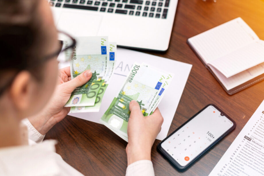 ΧΡΗΜΑΤΑ ΣΥΝΤΑΞΕΙΣ