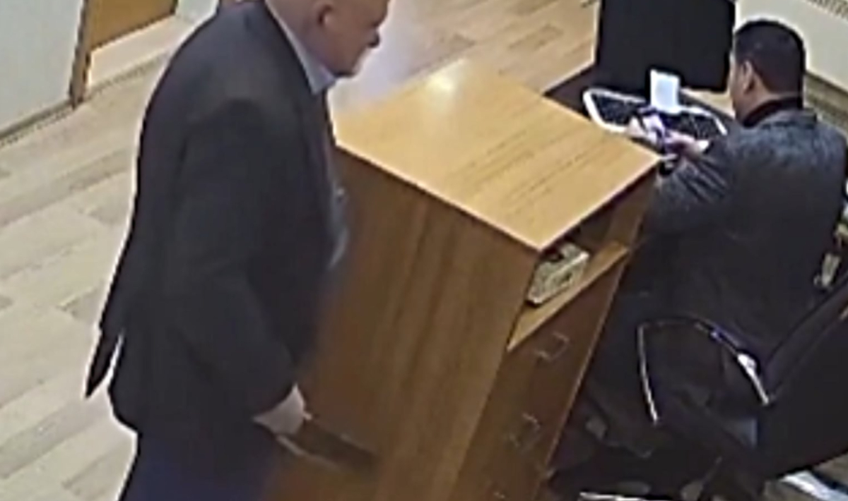 Τουρκία: Ηλικιωμένος κάρφωσε μπαλτά στο κεφάλι υπαλλήλου σε κυβερνητικό κτήριο (βίντεο)