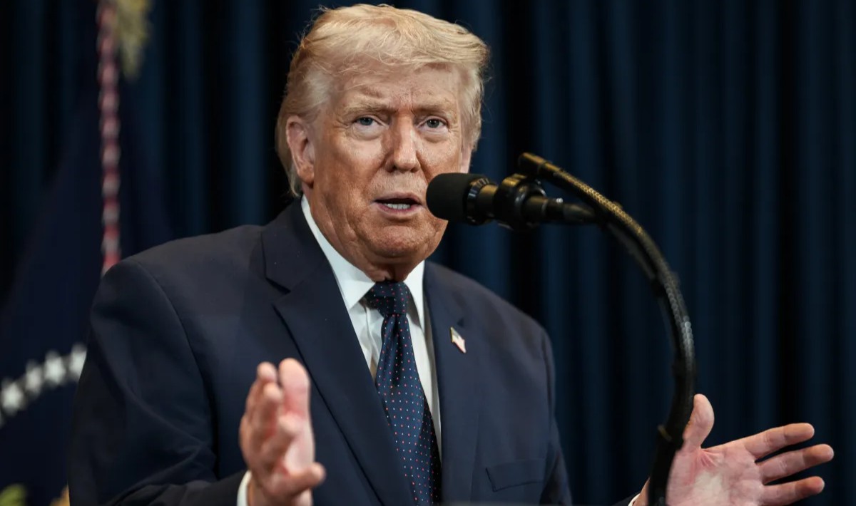 Τραμπ: «Ανοίγω μόνιμα τα Στενά του Ορμούζ – Ο Πρόεδρος Σι θα μου δώσει μία μεγάλη, δυνατή αγκαλιά»