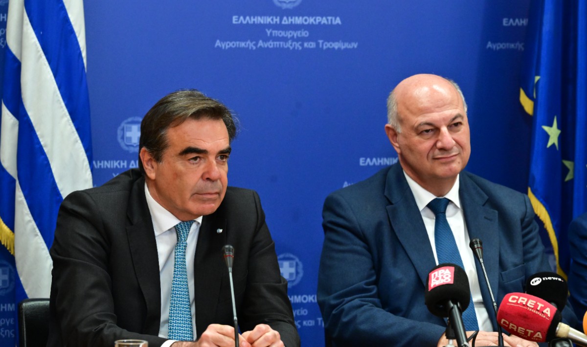 Η τελετή παράδοσης – παραλαβής στο υπουργείο Αγροτικής Ανάπτυξης