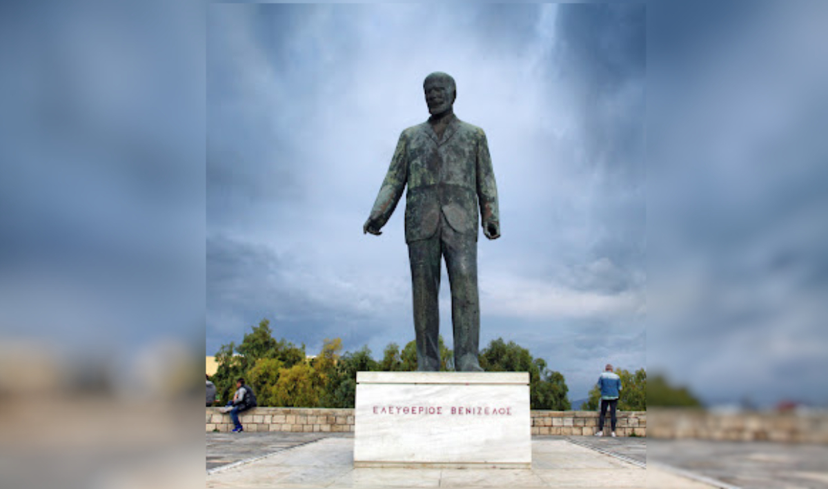 Ηράκλειο: Άντρας έπεσε από το άγαλμα του Βενιζέλου