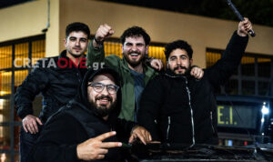 Τα «κοπέλια» του Ηρακλείου «σήκωσαν» την πόλη για τον ΟΦΗ πάνω σε αγροτικό – Δείτε φωτογραφίες και βίντεο