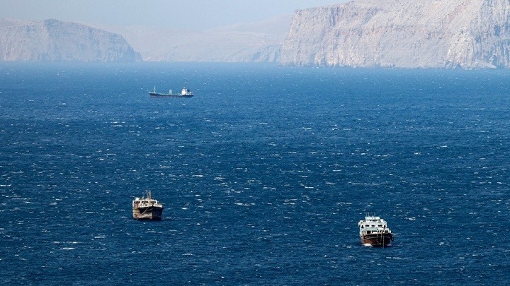 «Αλλάξτε πορεία ή θα στοχοποιηθείτε»: Προειδοποίηση ιρανικού σκάφους σε αμερικανικό αντιτορπιλικό (βίντεο)