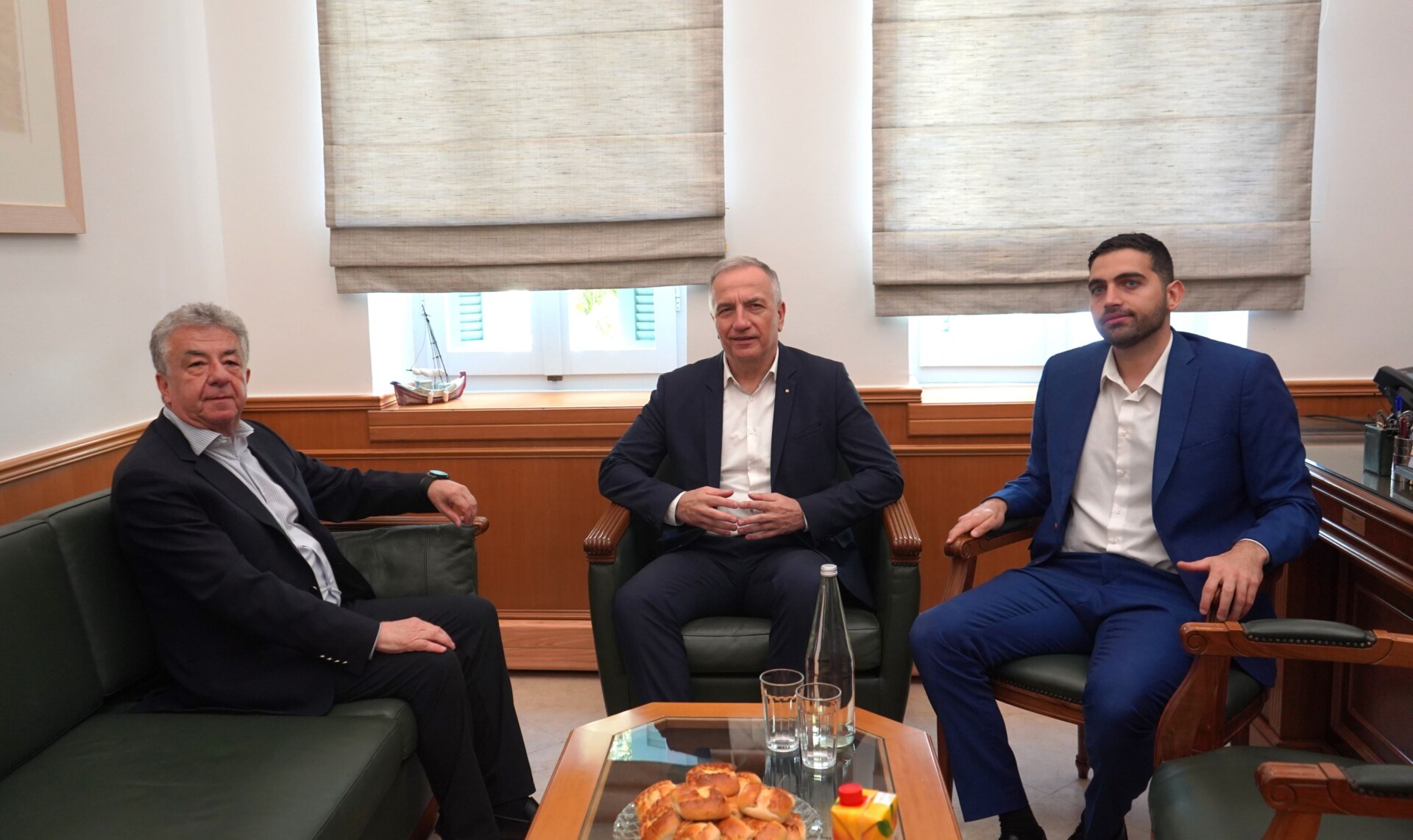 Συνάντηση Περιφερειάρχη Κρήτης Σταύρου Αρναουτάκη με τον Υφυπουργό Ανάπτυξης Σταύρο Καλαφάτη