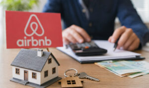 Η ΑΑΔΕ «σβήνει» Airbnb από τις πλατφόρμες: Ποιοι κινδυνεύουν;